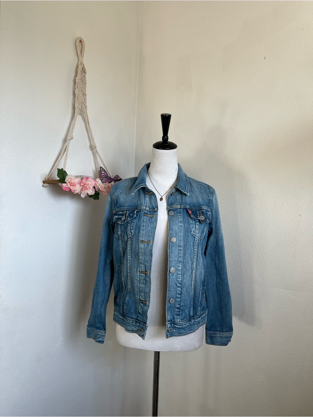 Levi's Medium Blue Classic Denim Jacket